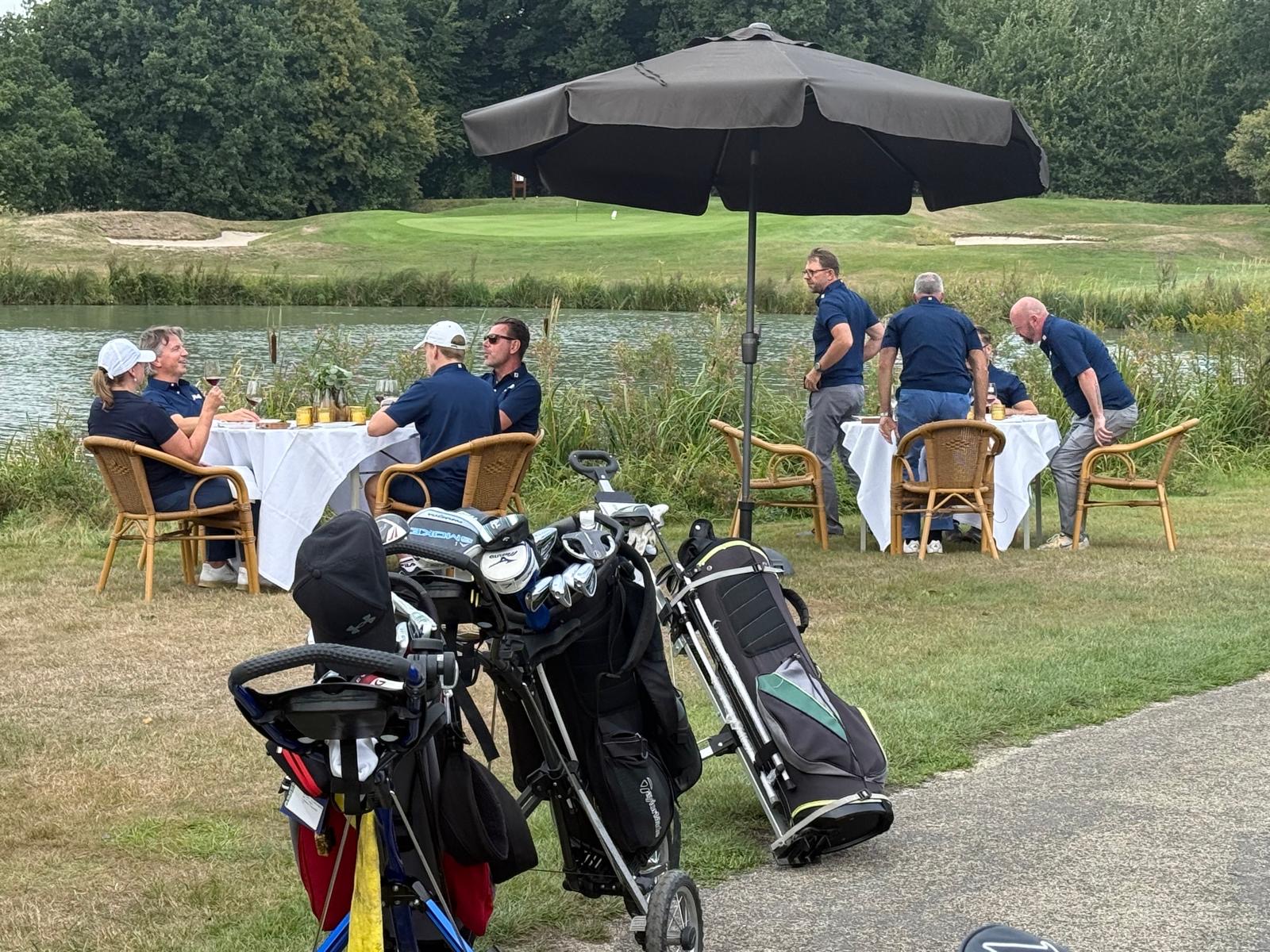 18 holes. Zes gangen. — XXLusive Golf Open, Culinair golfevenement. — foto 27 van 32