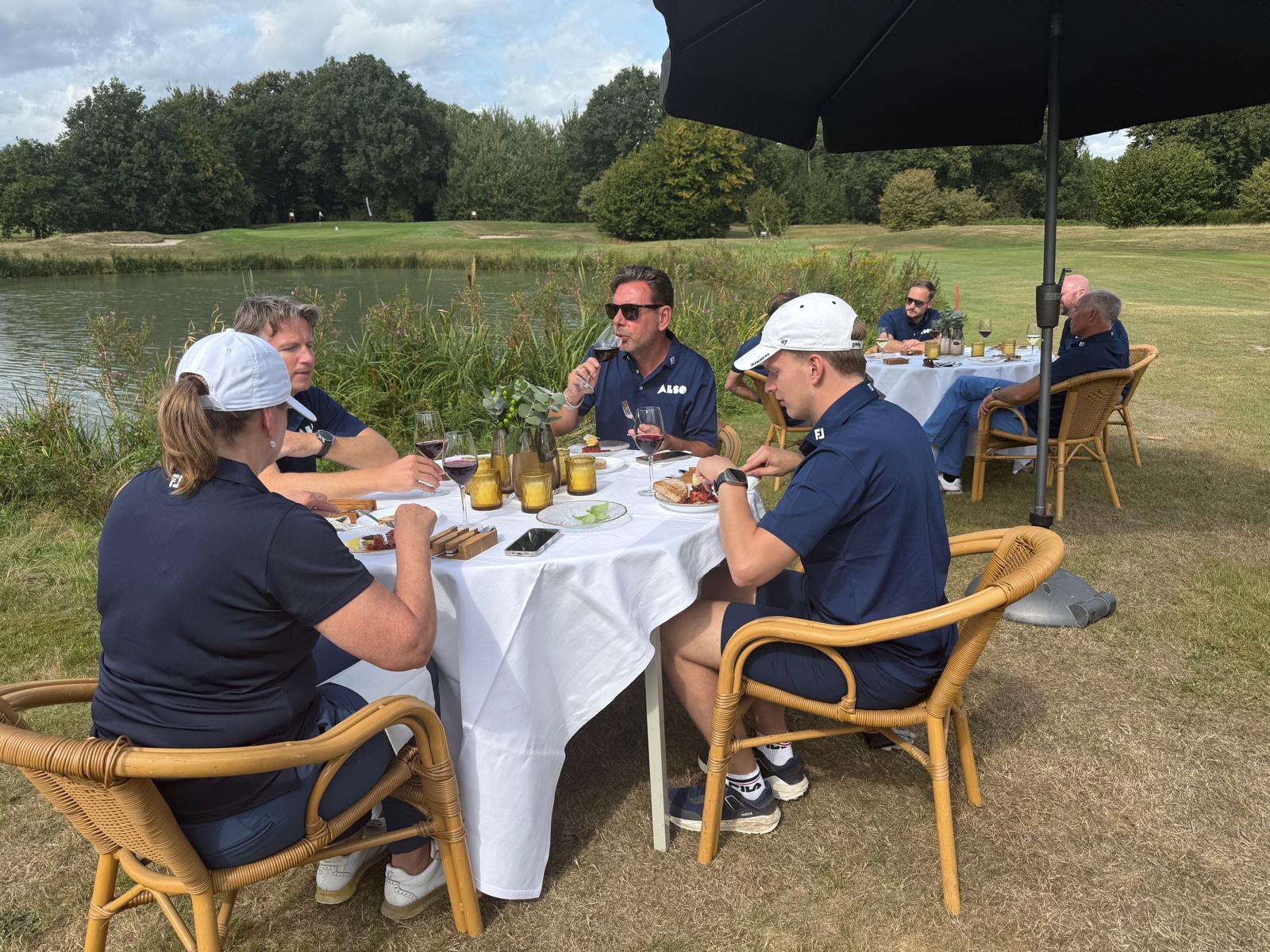 18 holes. Zes gangen. — XXLusive Golf Open, Culinair golfevenement. — foto 32 van 32