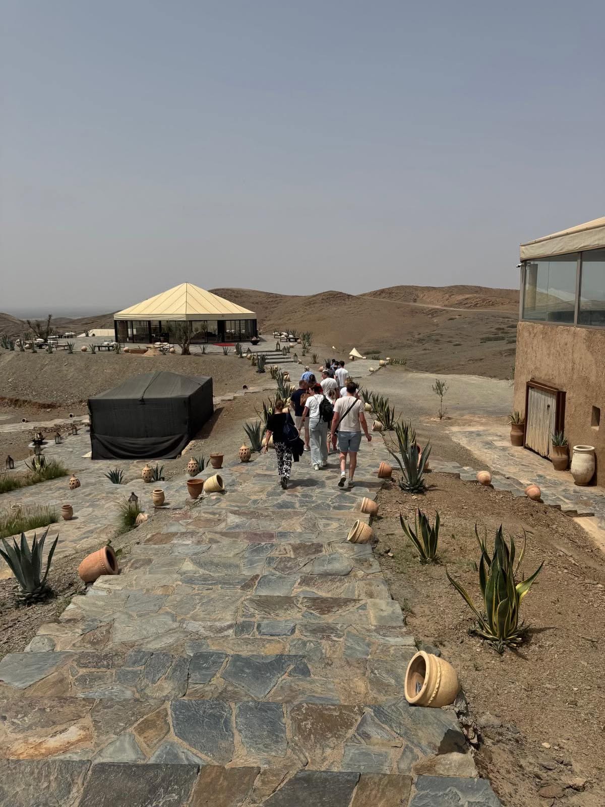 Slapen onder de sterren in de woestijn. — Uniek Makelaars, 20-jarig jubileum | Incentivereis naar Marrakech. door evenementenbureau Ik wil Kippenvel