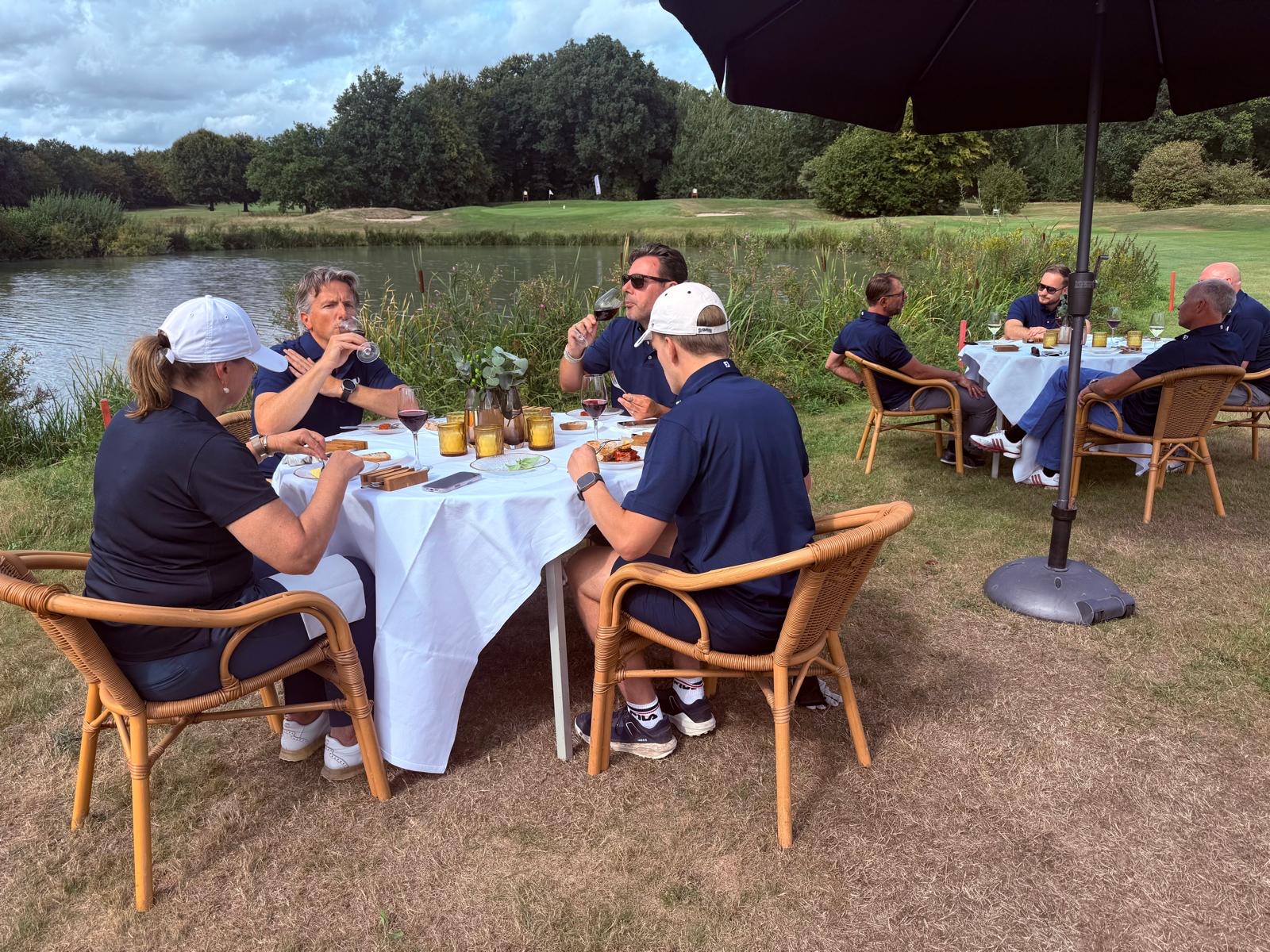 18 holes. Zes gangen. — XXLusive Golf Open, Culinair golfevenement. — foto 28 van 32
