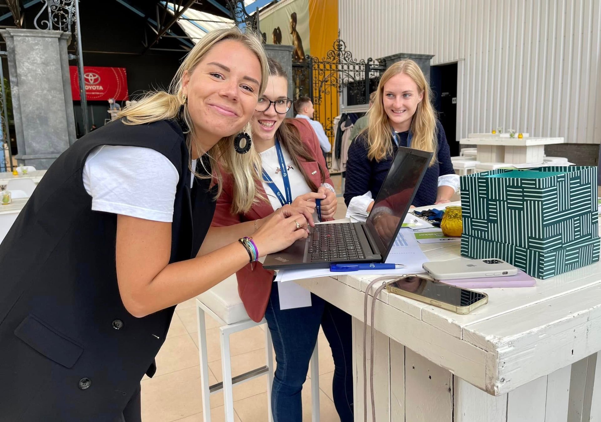 Van scherm naar samenwerking. — Vion Food Group, Internationale Young Professionals Day. — foto 4 van 6
