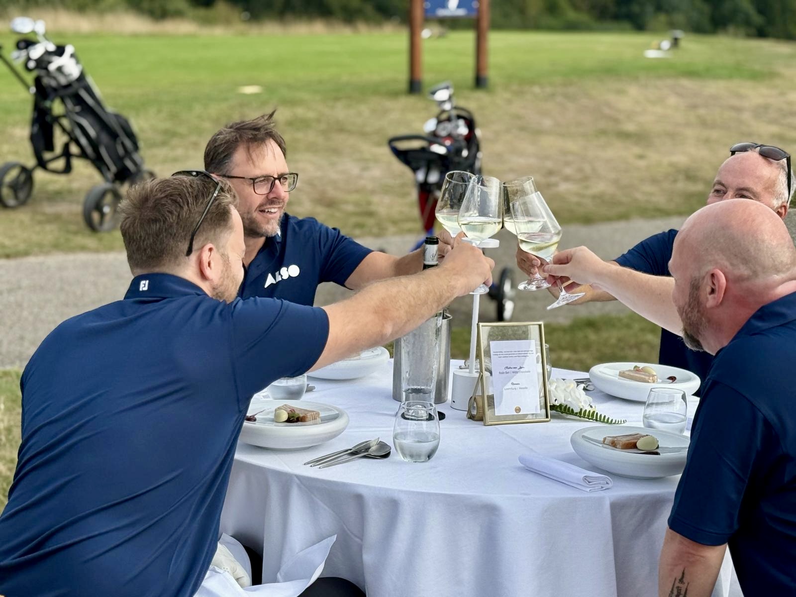 18 holes. Zes gangen. — XXLusive Golf Open, Culinair golfevenement. — foto 31 van 32